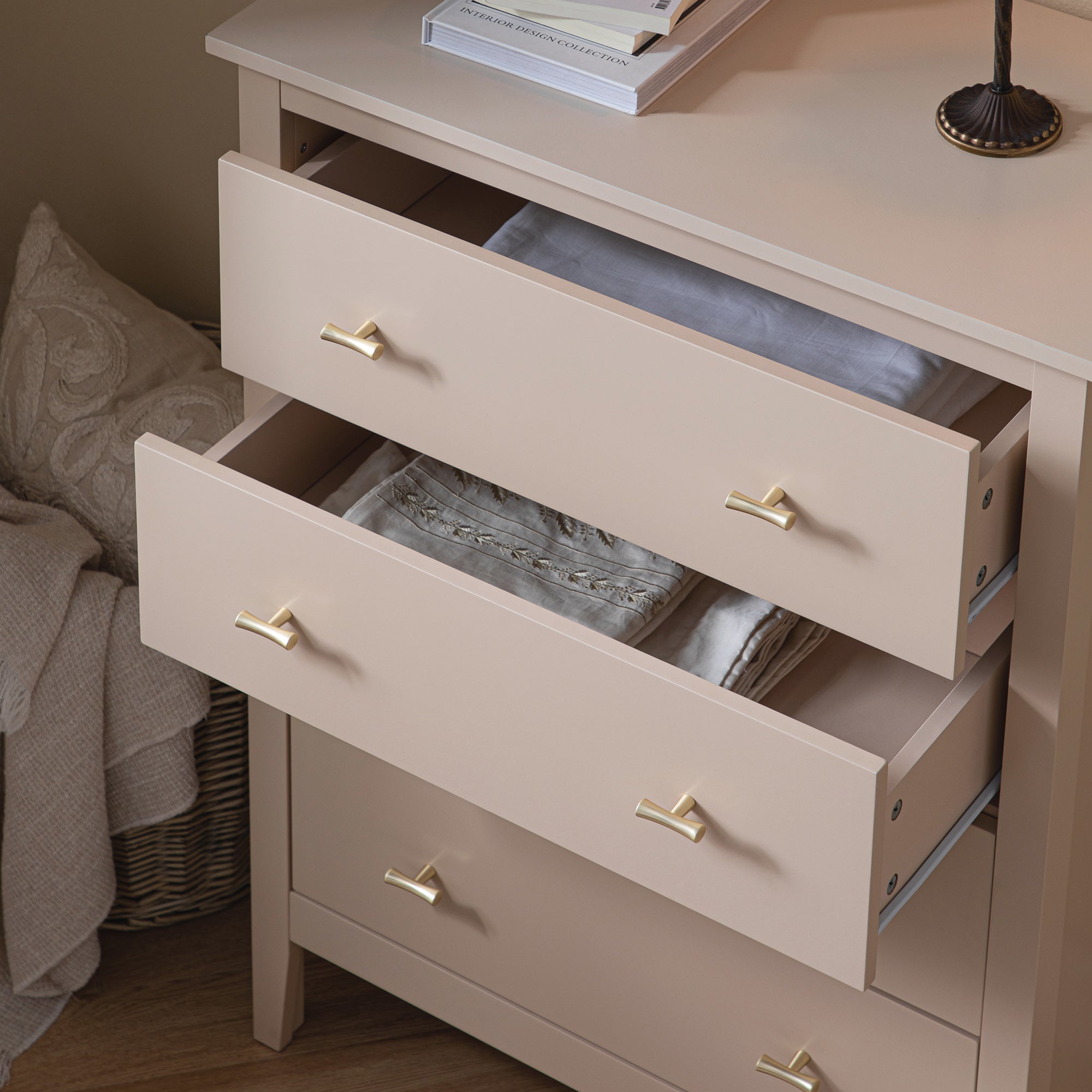 Oakham 4-Drawer Dresser, Nude Pink