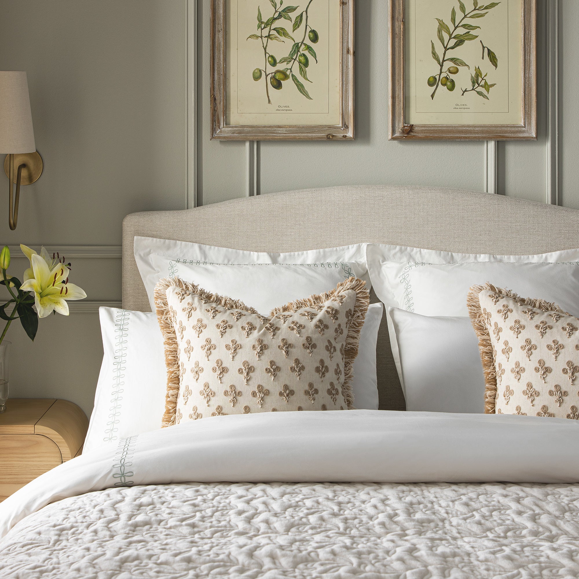 Chilworth Upholstered Ottoman Storage Bed, Ivory Weave Fabric